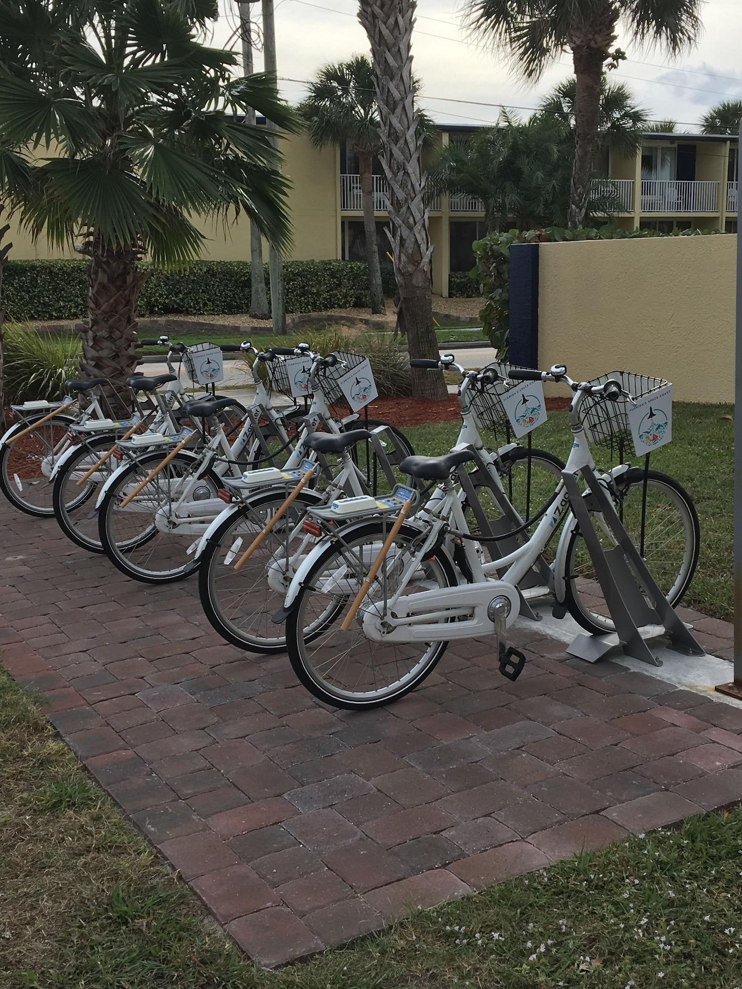 Days Inn By Wyndham Cocoa Beach Port Canaveral Экстерьер фото