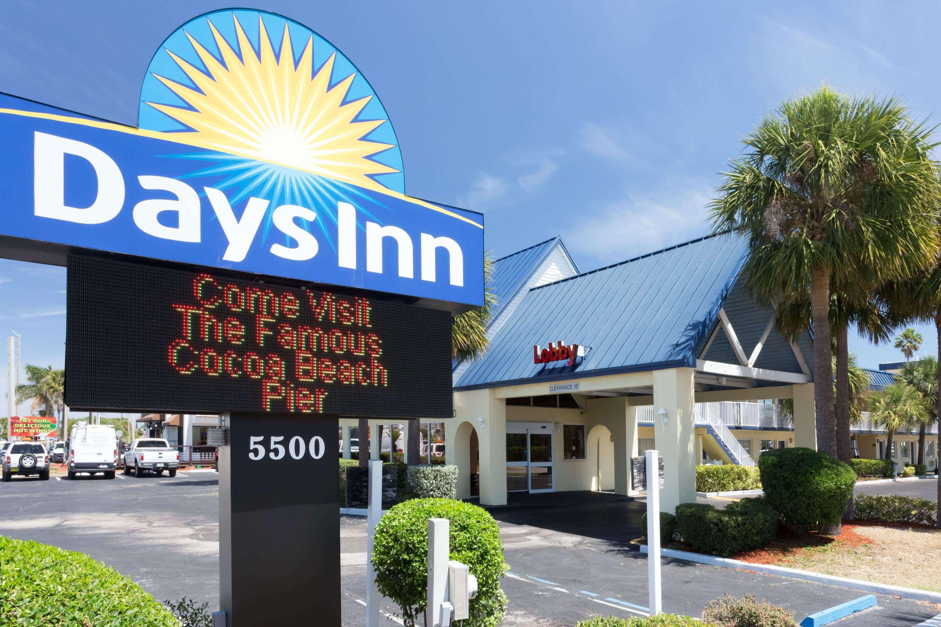 Days Inn By Wyndham Cocoa Beach Port Canaveral Экстерьер фото