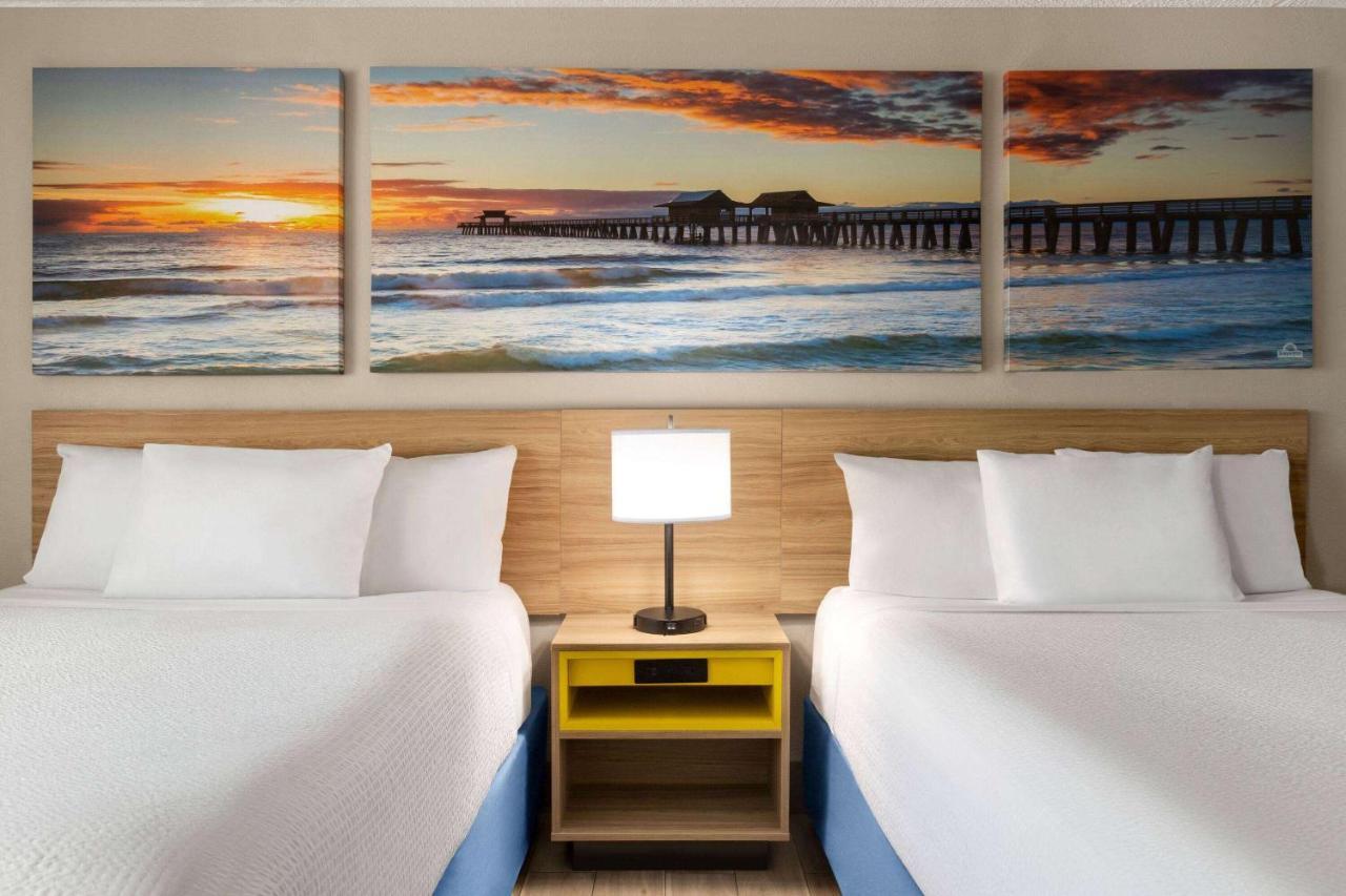 Days Inn By Wyndham Cocoa Beach Port Canaveral Экстерьер фото