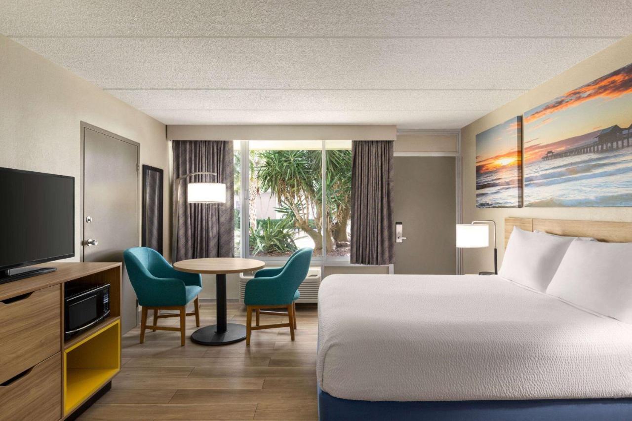Days Inn By Wyndham Cocoa Beach Port Canaveral Экстерьер фото