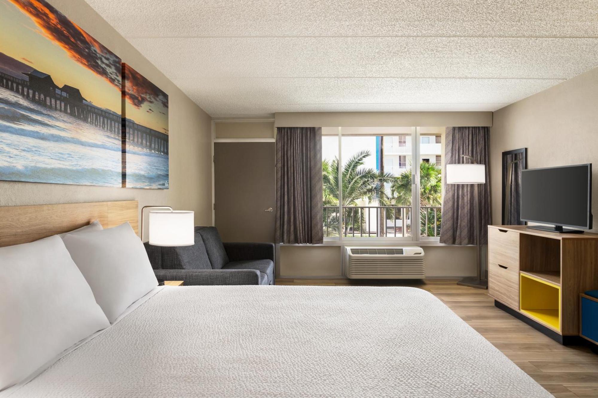 Days Inn By Wyndham Cocoa Beach Port Canaveral Экстерьер фото
