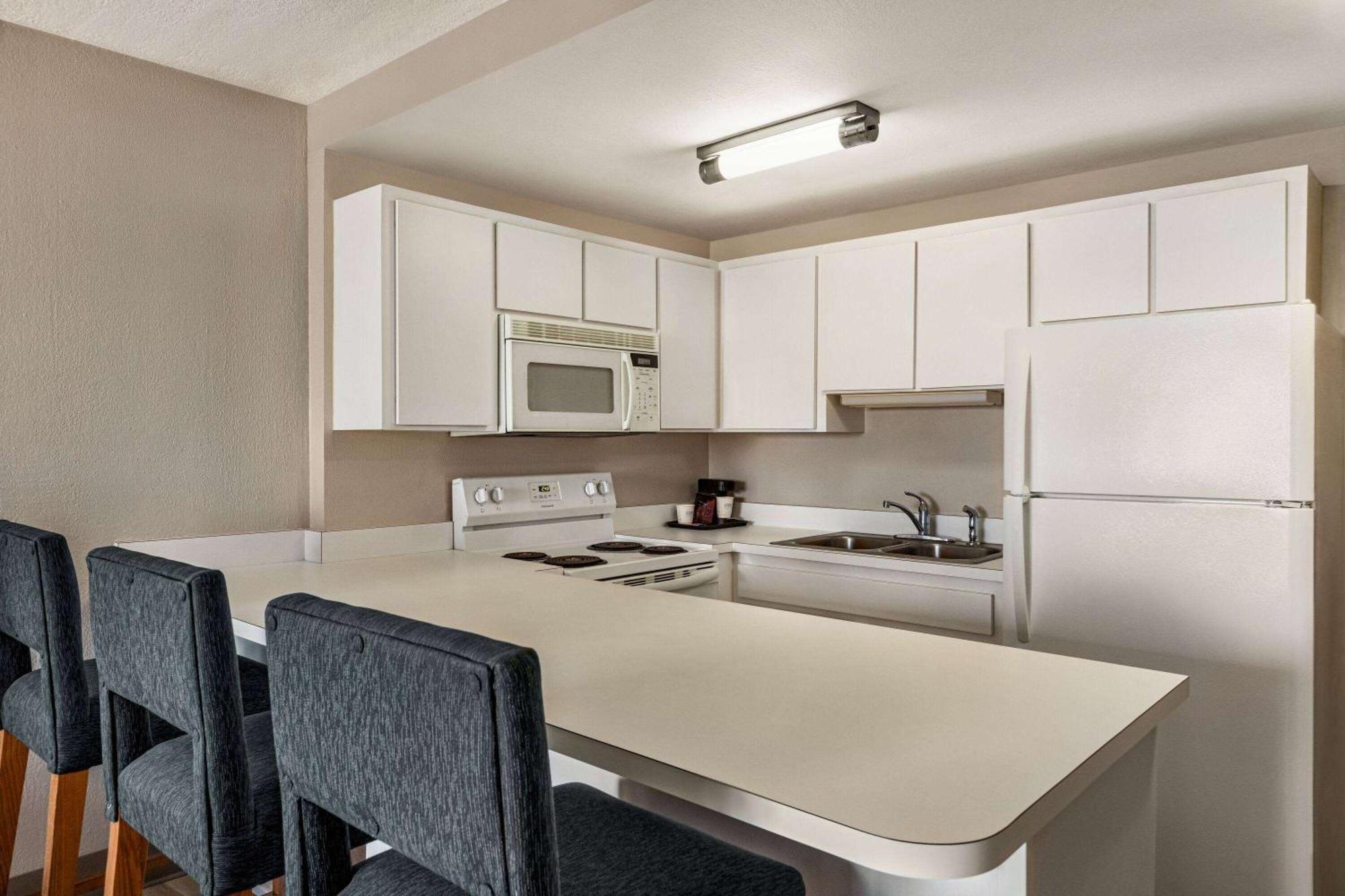 Days Inn By Wyndham Cocoa Beach Port Canaveral Экстерьер фото